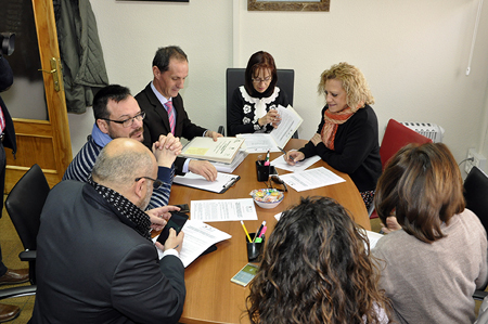 Un momento de la reunión con representantes de la Federación Provincial de Comercio (J. VAQUERO)