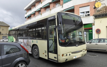 Uno de los autobuses de la línea 123 que a partir de ahora también llegará a las urbanizaciones 