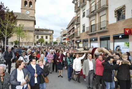 Numeroso público en la procesión de este marte, 19 de abril de 2016. 