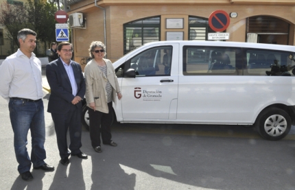 Momento de la entrega del vehículo al Centro Ocupacional