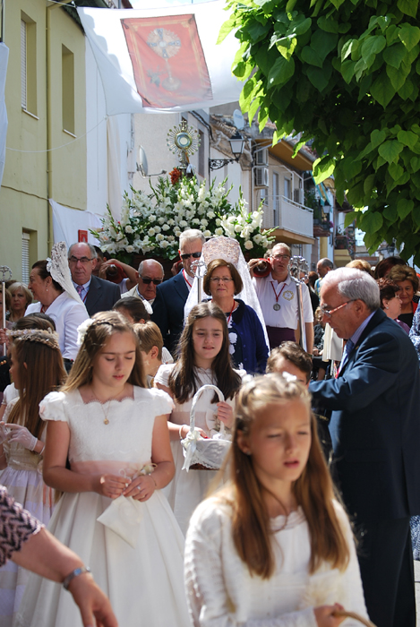 La procesión del Corpus por la calle Enmedio de Albolote