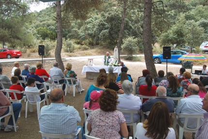 Eucaristía en el campo con la imagen de la Virgen de Fátima el año pasado. 