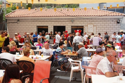 Ambiente que se respiraba a mediodía en la fiesta de El Torreón.