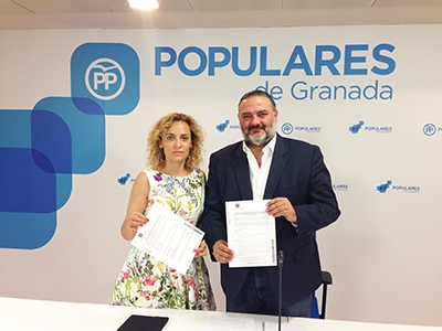 Los concejales del PP Marta Nievas y Pablo García.