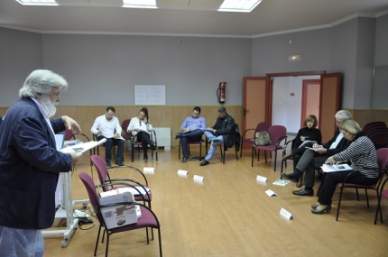 Los participantes inician el trabajo en equipo en el transcurso del taller 