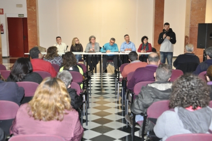 Un momento de la asamblea vecinal en la Casa de la Cultura. 