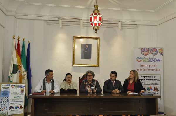 Firma del convenio entre Ayuntamiento y Ecoruycan 