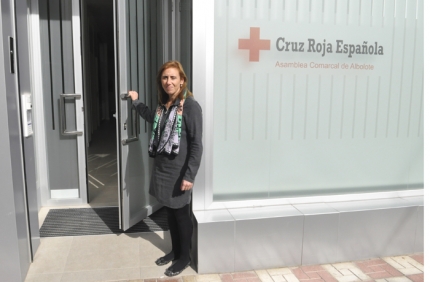 Mª Eugenia Rodríguez-Bailón nos abre las puertas de la nueva sede de Cruz Roja Albolote. 