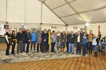 La alcaldesa, Concepción Ramírez, junto a concejales y comerciantes en la inauguración de la Feria Comercial 