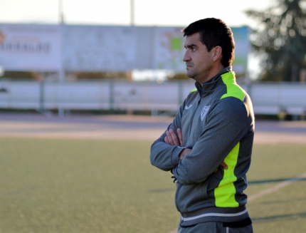 Rubén Torrecilla, entrenador del FC Cubillas, durante un encuentro (GRJ)