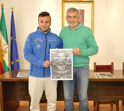 José Manuel Tapia, izquierda, y el concejal de Deportes, Diego Valero, durante la presentación del abierto. 