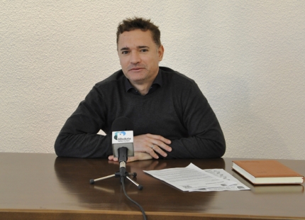 El concejal de Protocolo, Alejandro Ocete, durante la rueda de prensa. 