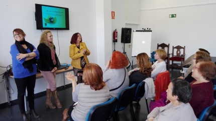 Las concejala de medio ambiente, Montse Bailón , inaugura la nueva edición del ecotaller. 