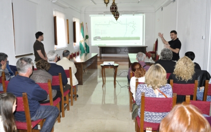 Un momento de la charla informativa, ayer en el Salón de Plenos de Albolote 