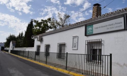 Fachada actual del colegio de El Chaparral 