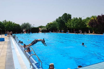 Imagen de la piscina municipal de Albolote, que abrirá sus puertas el 24 de junio 