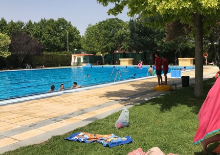 La piscina municipal el día de la inauguración de la temporada/ ÁREA DEPORTES