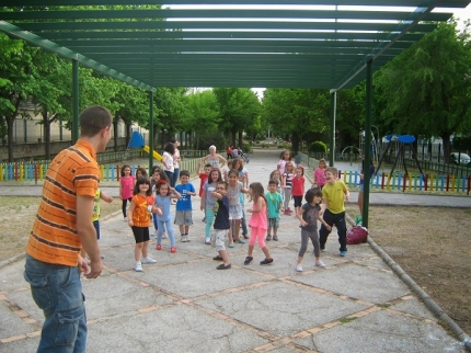 Una actividad infantil en un parque de la localidad