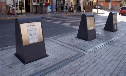 Contenedores soterrados de la plaza de España. 