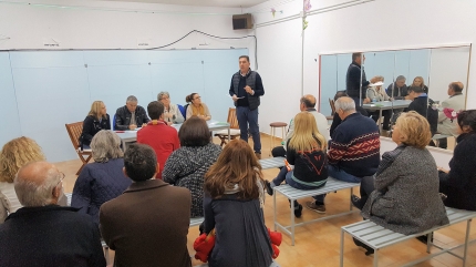 Un momento de la asamblea en la sede de la A.VV. de El Torreón/ M. NIEVAS