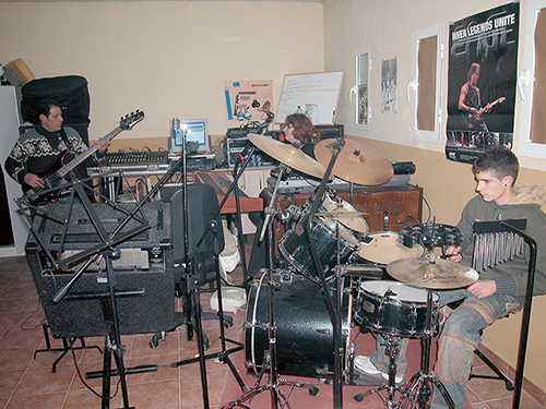 Imagen de archivo de un grupo de música en uno de los locales de ensayo. 