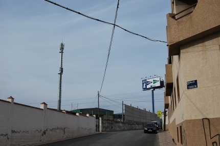 Antena de Orange ubicada junto al colegio Abadía 