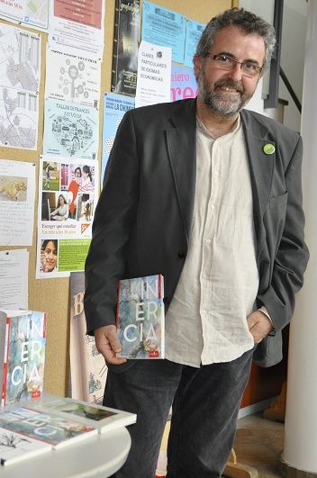 Francisco Beltrán con su último libro
