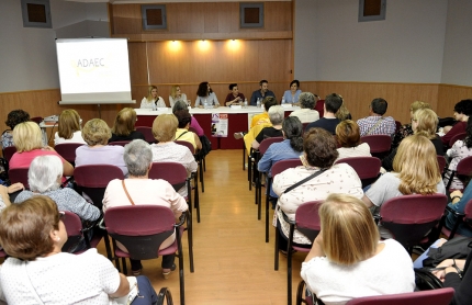 El aforo de la sala se llenó para participar en la mesa reonda