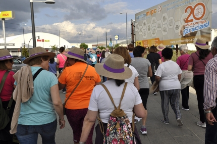 Un grupo de mujeres en los primeros metros de la marcha. 