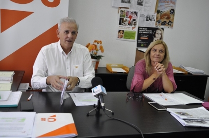 Carmen Calderay y Manuel Montalvo en rueda de prensa 