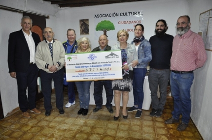 Las asociaciones Ciudadanos por Albolote y Team 44 6Pts entregan el cheque simbólico a ASPROMI  