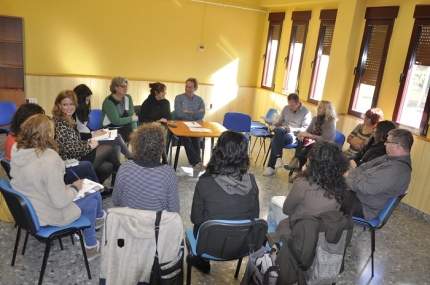 Concejales y técnicos de juventud del área metropolitana se reúnen en la casa de la juventud 