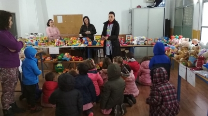 Mercadillo solidario organizado por el AMPA Pueblo Nuevo de el colegio San Isidro Labrador de El Chaparral 