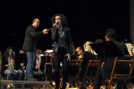 La solista, Soledad Martínez, puso la voz al concierto y Juan Miguel Nievas estuvo al frente de la Banda en un concierto soberbio. 