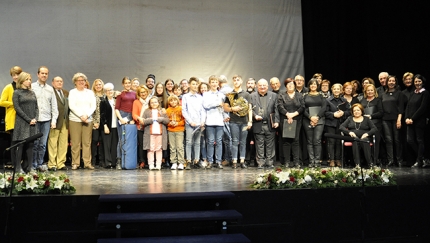Ganadores del Premio Albéniz junto al jurado al finalizar el acto.