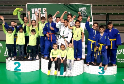 Los peques del Club Baransu muestran su gran alegría por participar en esta competición/ BARANSU