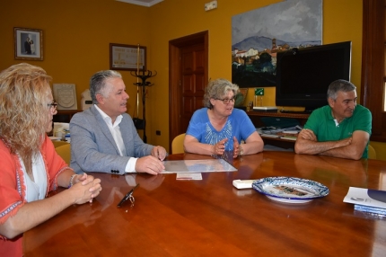 La alcaldesa, Concepción Ramírez, junto con el Diputado provincial, José María Venegas, y los concejales Montse Bailón y Diego Valero. 
