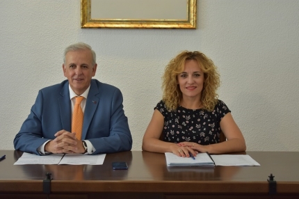 Los portavoces de Ciudadanos y PP , Manuel Montalvo y Marta Nievas respectivamente, en rueda de prensa 