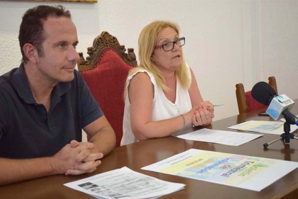 Jorge Remacho y Carmen Calderay durante el transcurso de la rueda de prensa.