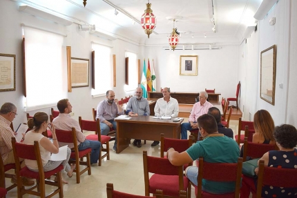 Reunión informativa sobre subvenciones en materia de Turismo celebrada en el Ayuntamiento.