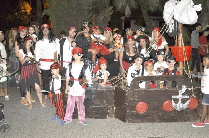 Noche Pirata durante el viernes de fiestas en la urbanización Parque del Cubillas.