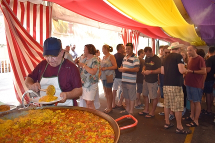 Una de los dos paellas que se cocinaron el domingo en la caseta de IU