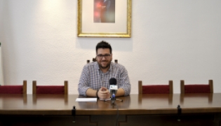 El concejal de Deportes Juan José Martínez en rueda de prensa.