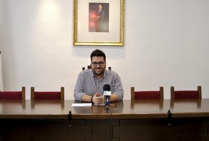 El concejal de Deportes Juan José Martínez en rueda de prensa.