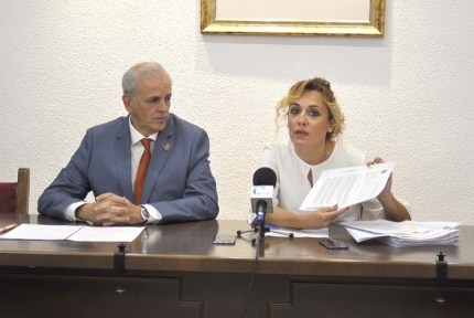 Los portavoces Marta Nievas y Manuel Montalvo en rueda de prensa 