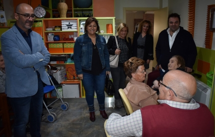 El alcalde , Salustiano Ureña, en la visita al centro de día Catedi