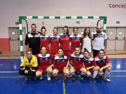 Plantilla del equipo femenino del Albolote Futsal antes de iniciar el último partido en casa. 