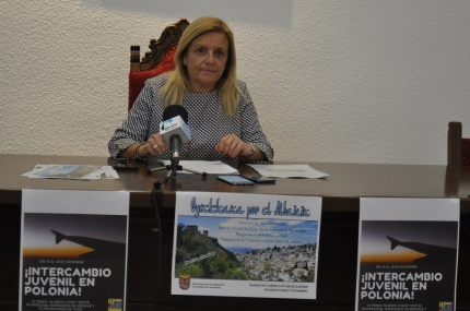 La concejala de juventud, Carmen Calderay, en rueda de prensa 
