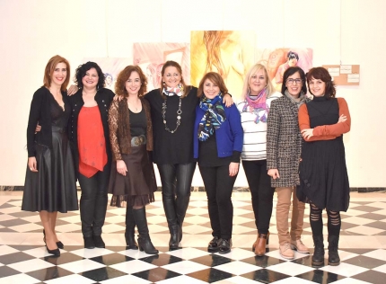 Algunas de las mujeres artistas que participan en la muestra.