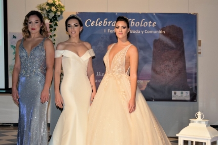 Pase de modelos en la presentación de la Feria de bodas y comuniones